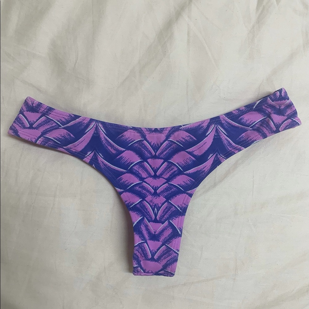 Midori Dragon Fruit Whale Tale Bottoms
